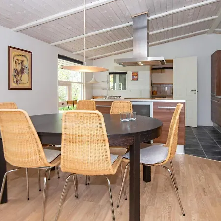 6 Person Holiday In Glesborg