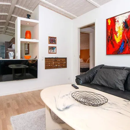 6 Person Holiday In Glesborg