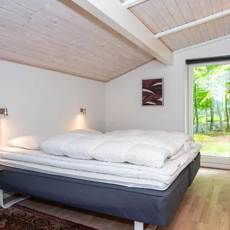 6 Person Holiday In Glesborg *