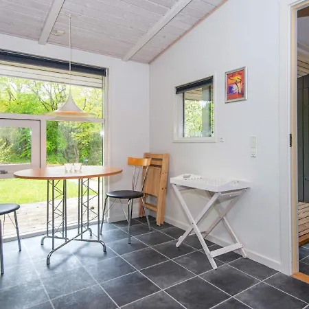 6 Person Holiday In Glesborg *